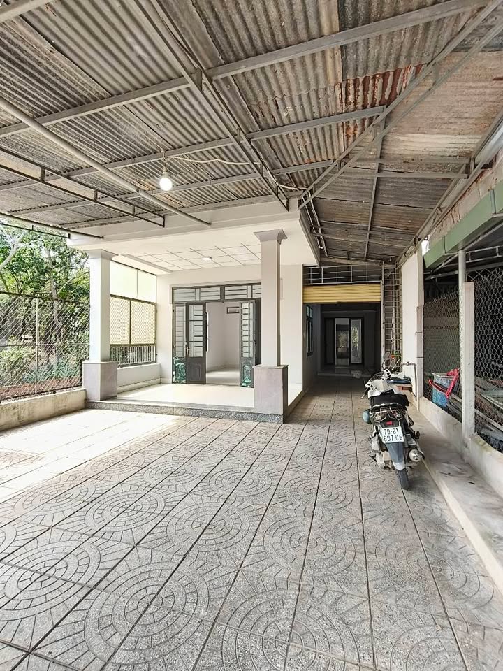 Nhà giá rẻ Phường Long Thành Bắc, Tây Ninh 294m² chỉ 1.39 tỷ - Sân ô tô rộng rãi!