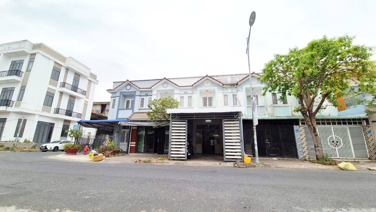 Nhà mặt tiền KDC Hoàng Quân, Cần Thơ 70m² giá 3.28 tỷ - Kinh doanh thuận lợi!