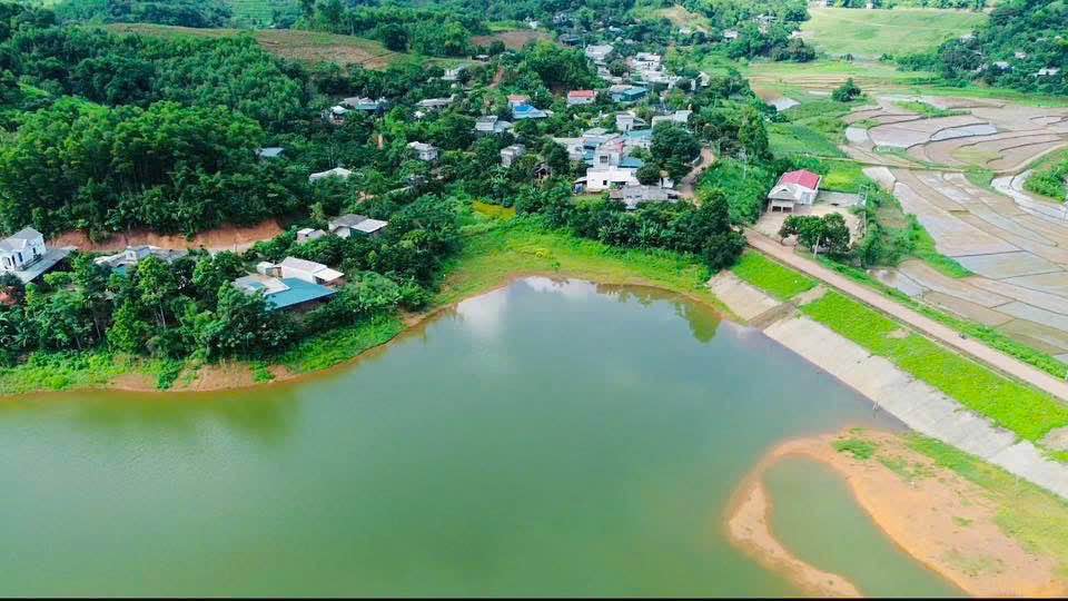 Đất bám hồ Tân Lạc 356m² giá chỉ 500 triệu - Cơ hội đầu tư tuyệt vời!