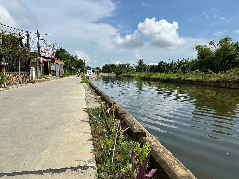 Đất và nhà cấp 4 mặt tiền Nguyễn Đình Bảy, 100,9m² giá 2,9 tỷ - View sông lý tưởng!