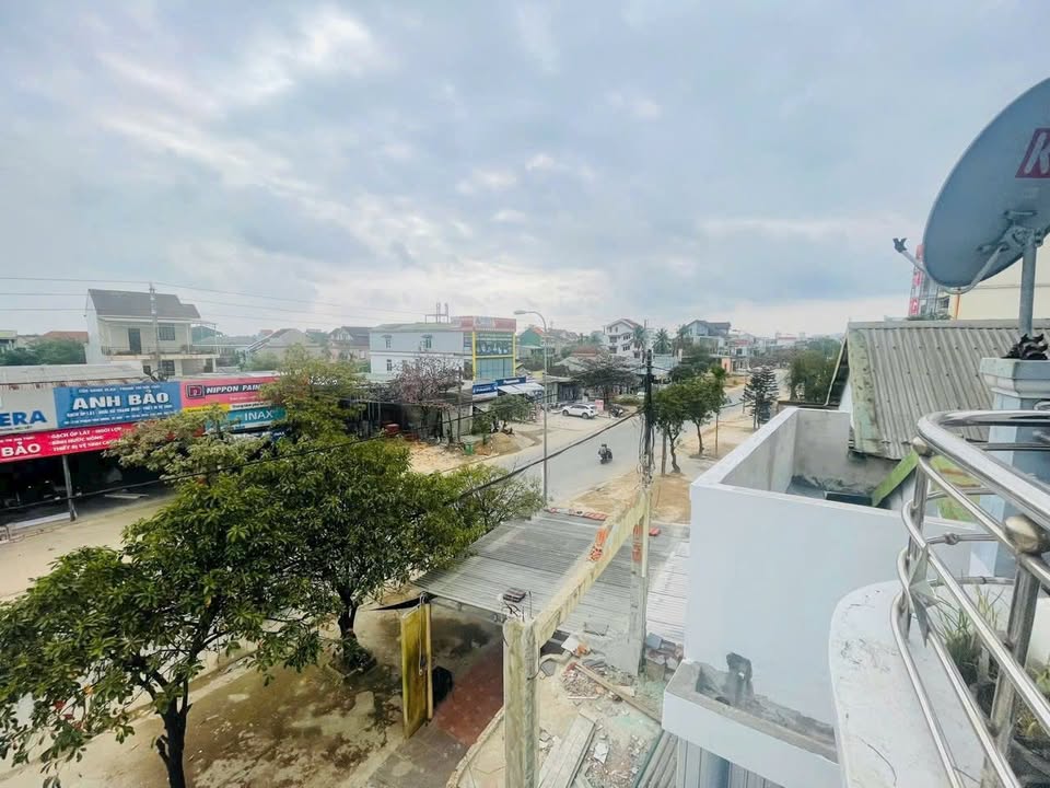 Nhà cấp 4 mặt tiền Phạm Văn Đồng, Huế 99m² giá 9.5 tỷ - Vị trí đắc địa, tiện ích đầy đủ!