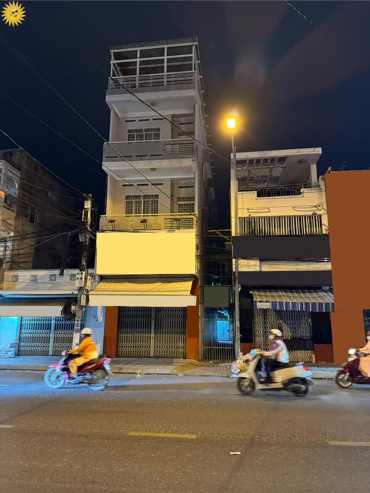 Bán nhà mặt tiền đường 2/4 Nha Trang 125m² giá 17.5 tỷ - Kinh doanh sầm uất!