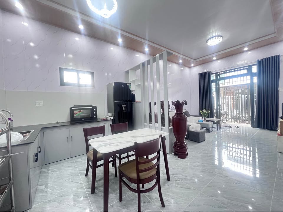 Nhà riêng Đà Lạt 81m² giá 1.99 tỷ - Ô tô vào tận nhà, khu dân cư ổn định!