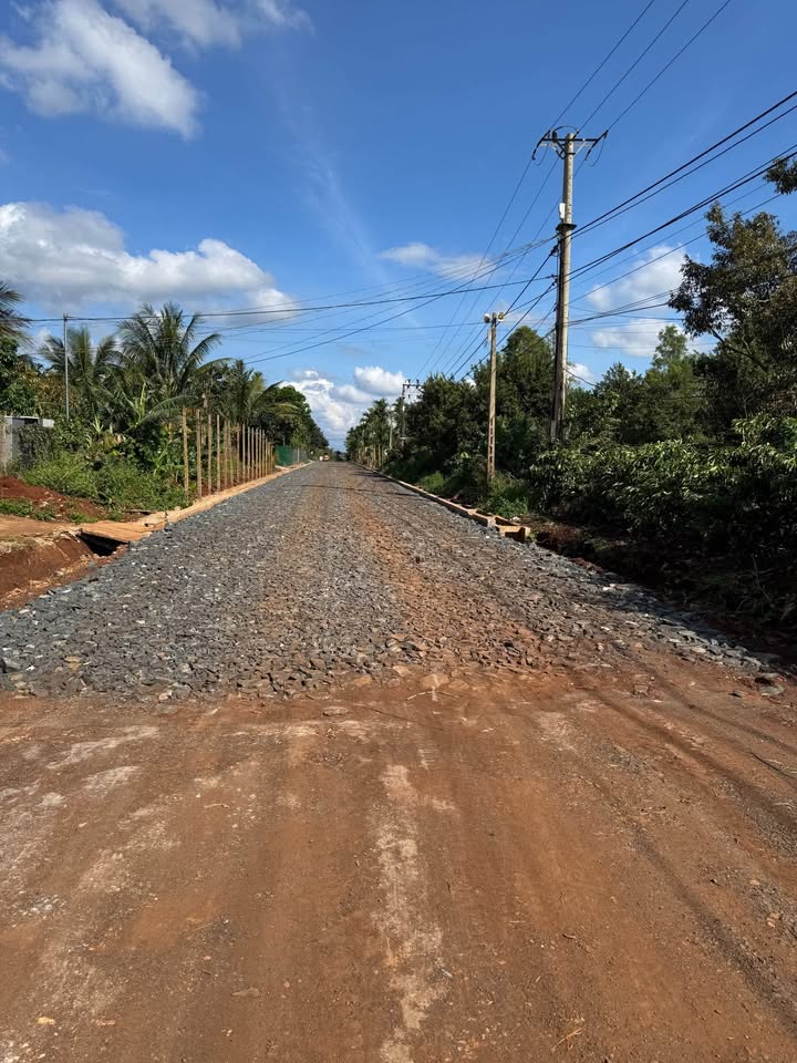 Đất 2 mặt tiền Hoàng Quốc Việt, Buôn Hồ 300m² giá 1,5 tỷ - Nhà cấp 4 tặng kèm!