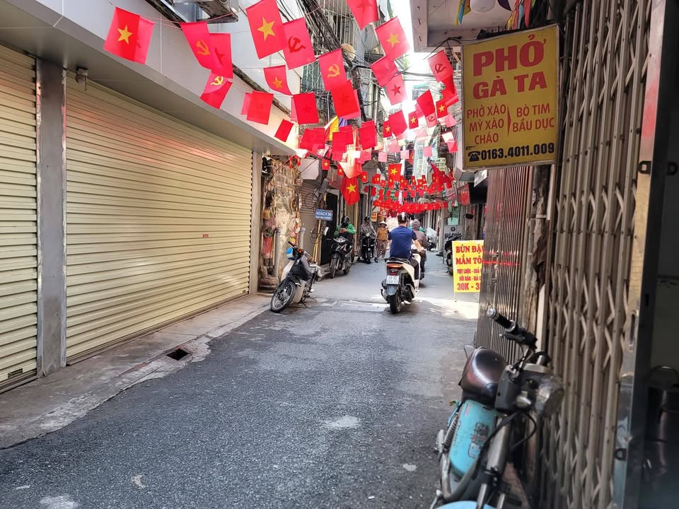 Nhà riêng ngõ Minh Khai, Hai Bà Trưng 50m² giá 12 tỷ - Kinh doanh sầm uất, ô tô vào tận nơi!