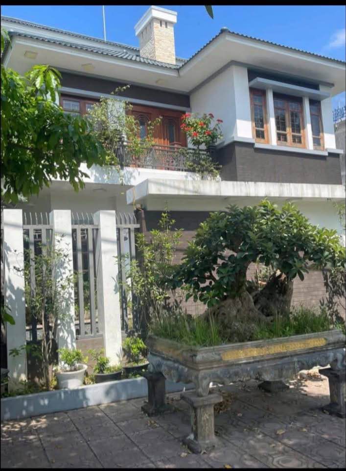 Biệt thự góc Cẩm Bình 304m² giá 14 tỷ - Nội thất đầy đủ, chỉ việc vào ở!