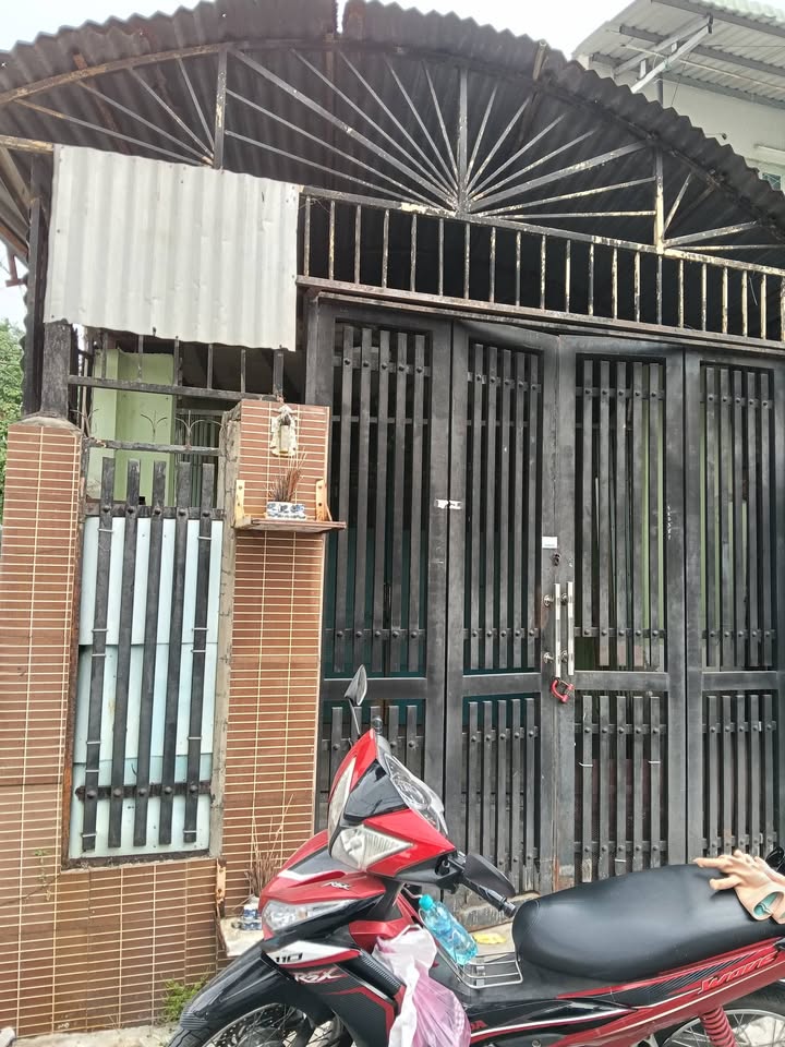 Nhà phố Hóc Môn 68m² giá 1.7 tỷ - Sổ đỏ chính chủ, gần trường học