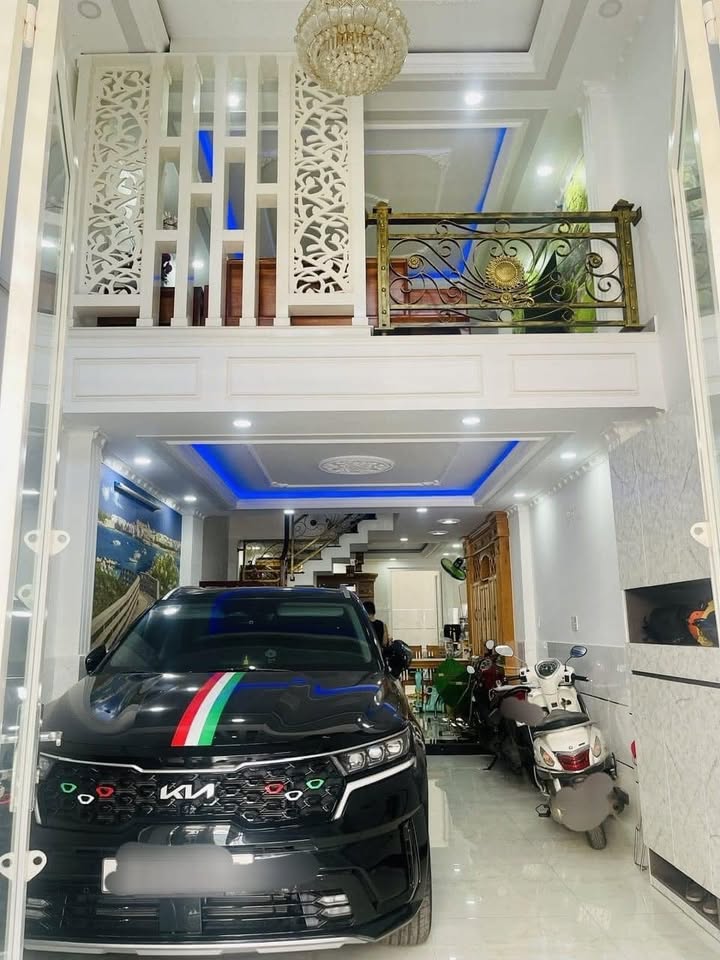 Nhà 5 tầng Cách Mạng Tháng Tám, Quận 3, 68m² giá 15.x tỷ - Nhà đẹp ở ngay!