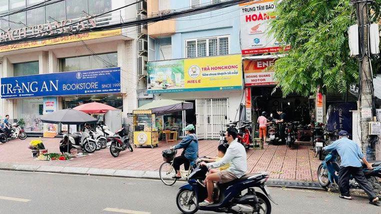 Bán Gấp FrontHouse Mặt Phố Văn Chương 38m² Giá 11 tỷ - Đầu Tư Sinh Lời Ngay!