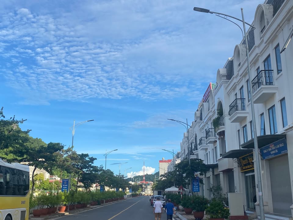 Shophouse dự án bờ kè suối Hồ Xanh 97.5m² - Kinh doanh đắc địa, giá thỏa thuận!