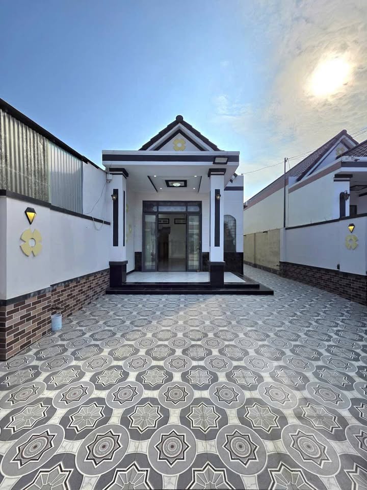 Nhà mái thái tại KP Ninh Thuận, Tây Ninh 238m² giá 2.45 tỷ - Thiết kế rộng rãi, thoáng mát