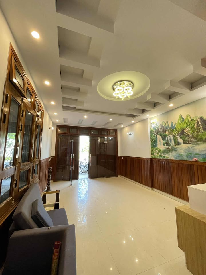 Nhà cho thuê 3 tầng mặt tiền Võ Chí Công, Hòa Xuân 100m² - Phù hợp cho văn phòng, spa!