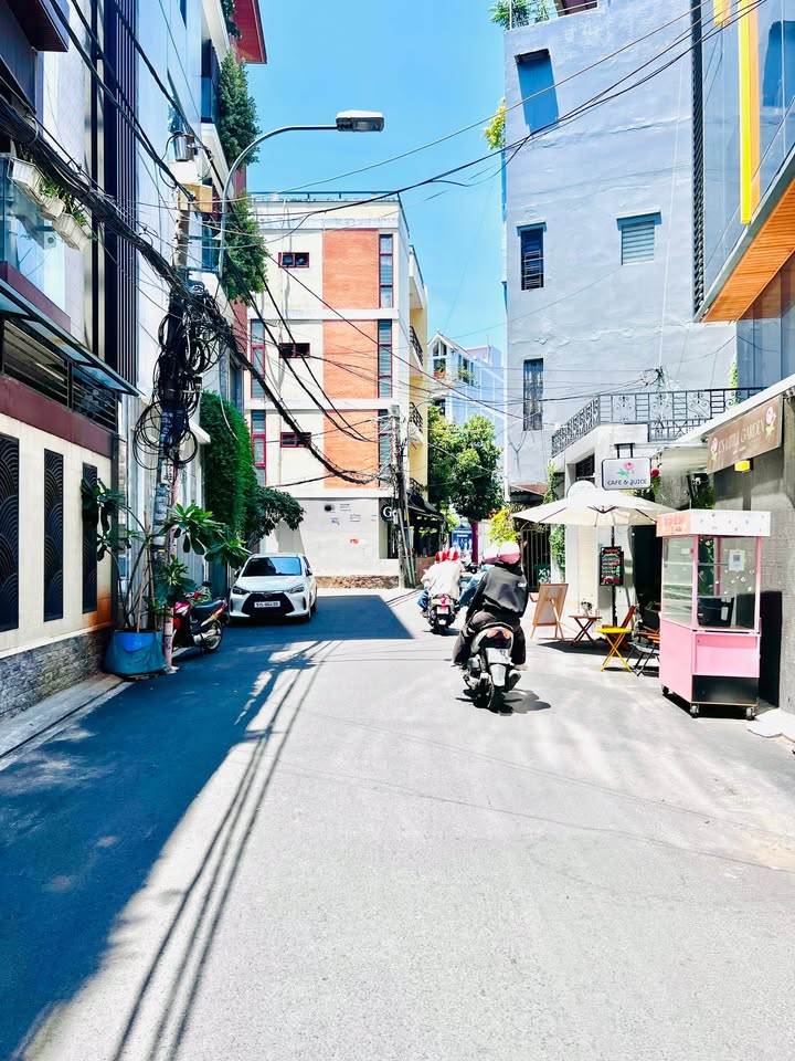 Nhà phố Đào Duy Anh, Phú Nhuận 50m² giá 9 tỷ - Hẻm xe hơi thông thoáng!