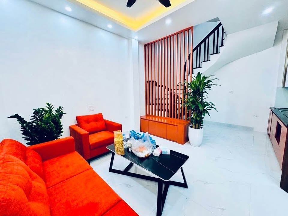 Nhà mặt ngõ Quan Hoa, Cầu Giấy 35m² giá 6.98 tỷ - Sổ đỏ chính chủ, ô tô đỗ gần!