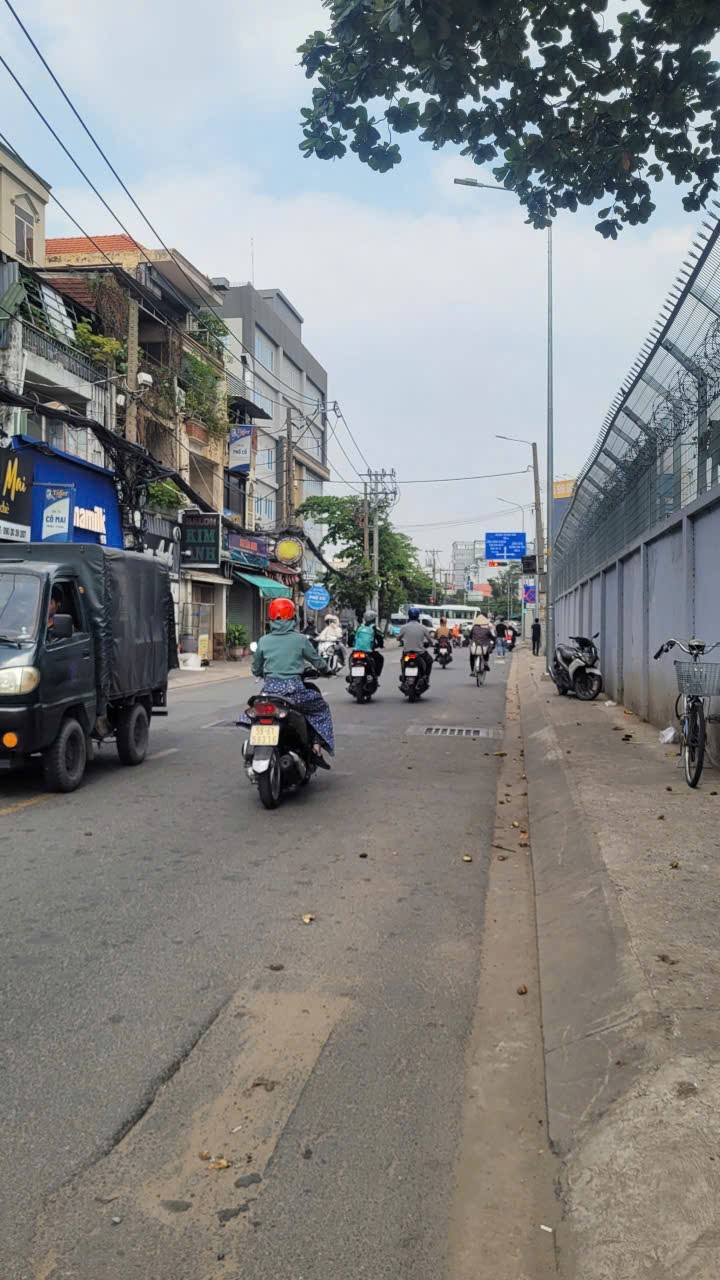 Nhà mặt tiền kinh doanh Đường Thăng Long, Tân Bình 90m² - Vị trí đắc địa, thu hút khách hàng!