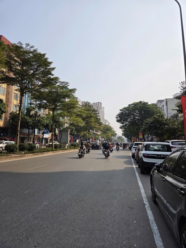 Cho thuê nhà phố Trung Kính 65m² giá 37 triệu - Mặt tiền rộng rãi, thông thoáng