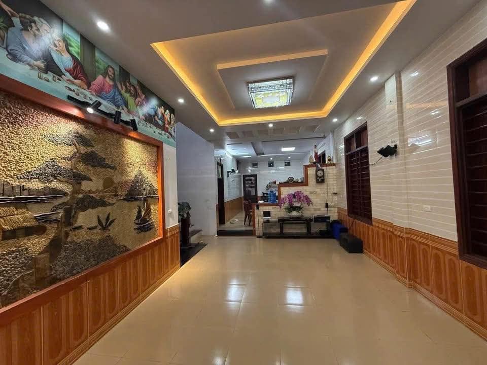 Nhà 2 tầng Nguyễn Huy Tự 180m² giá 4.5 tỷ - Thiết kế đẹp, tiện nghi đầy đủ!