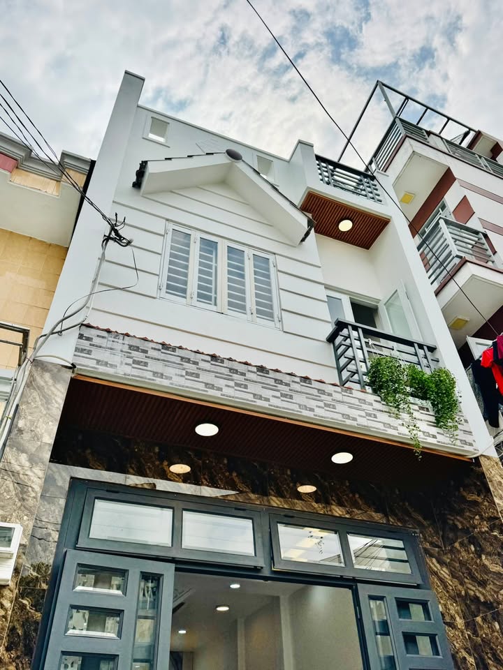 Nhà đẹp Gò Vấp 52m² giá 5.85 tỷ - Gần chợ Rau Lê Văn Thọ!