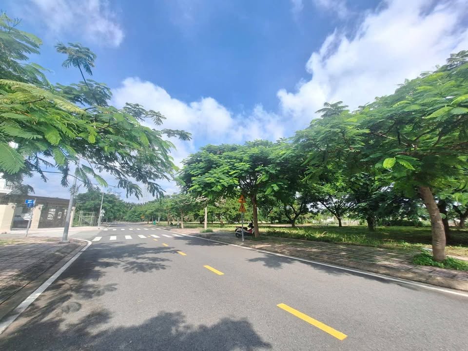 Đất nền KDC Ven Sông Phạm Hữu Lầu 180m² chỉ 12.6 tỷ - Sổ hồng riêng từng nền!