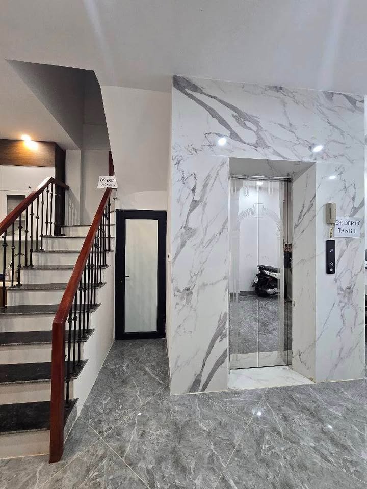 Nhà 5 tầng khu V.I.P Cầu Giấy 80m² giá 17 tỷ - Đầu tư sinh lời vượt trội!