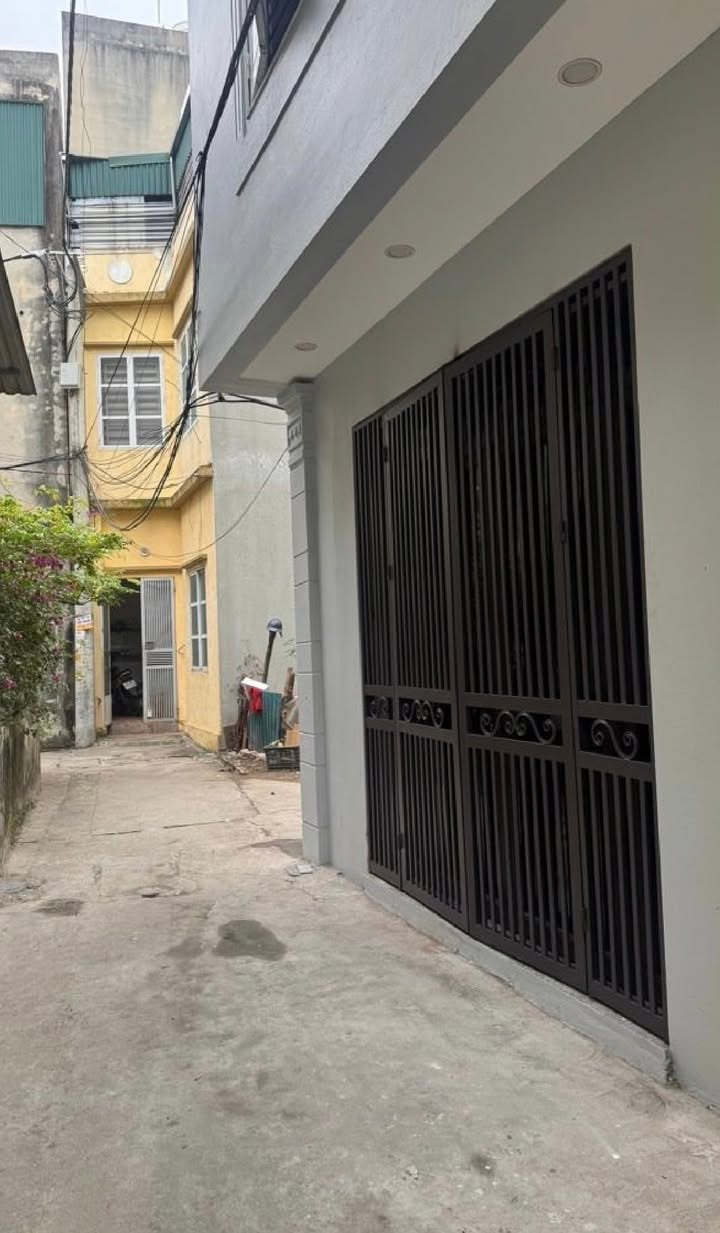 Nhà 3 tầng Nam Phù 42m² giá 4 tỷ - Lô góc thoáng sáng, tiện ích đầy đủ!