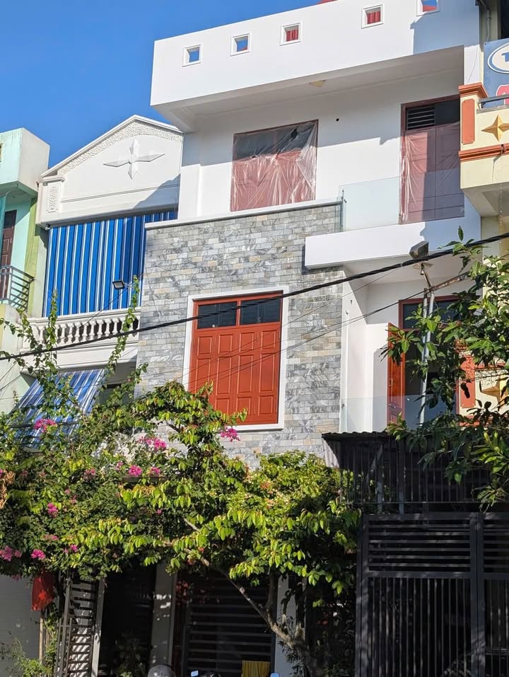 Nhà nguyên căn 3 tầng 100m² cho thuê lâu dài tại Huyện Hải Hậu - An ninh tốt, đường rộng