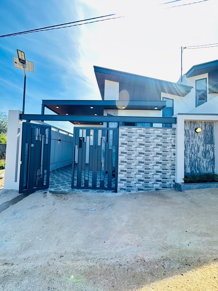 Nhà hẻm 125 Hoàng Sa, Pleiku 108m² giá 1.75 tỷ - Sân ô tô tiện nghi!