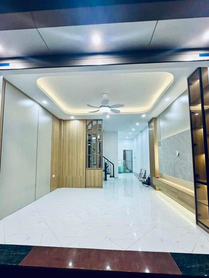 Nhà 5 tầng Phạm Văn Đồng 42m² giá 9 tỷ - Thiết kế hiện đại với thang máy