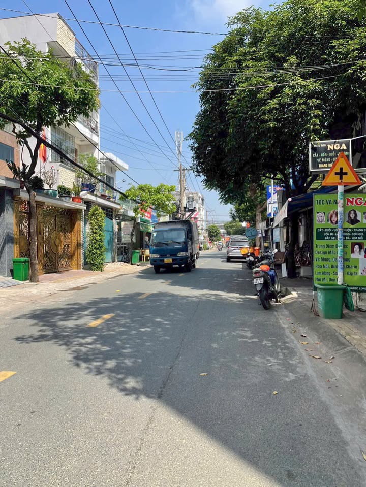 Đất Mặt Tiền Đường 185, Phước Long B, Q9 - 140m² giá 11.8 tỷ - Đầu tư sinh lời hấp dẫn!