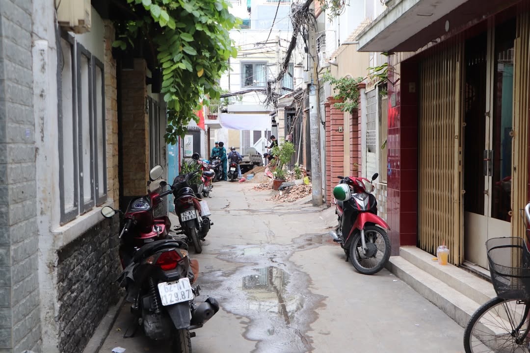 Nhà phố 4 tầng Lạc Long Quân 79m² giá 9.4 tỷ - Tiềm năng đầu tư vượt trội!