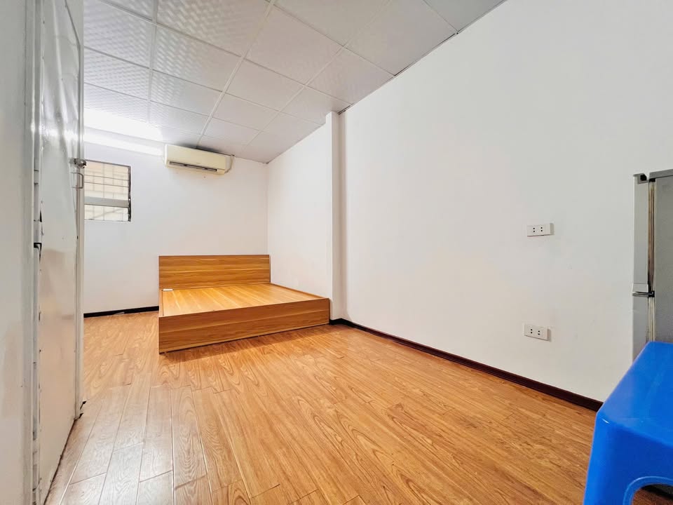 Nhà cho thuê 9 Lê Văn Lương, 3 phòng ngủ, 2.3 triệu - Vị trí thuận lợi, gần trung tâm!