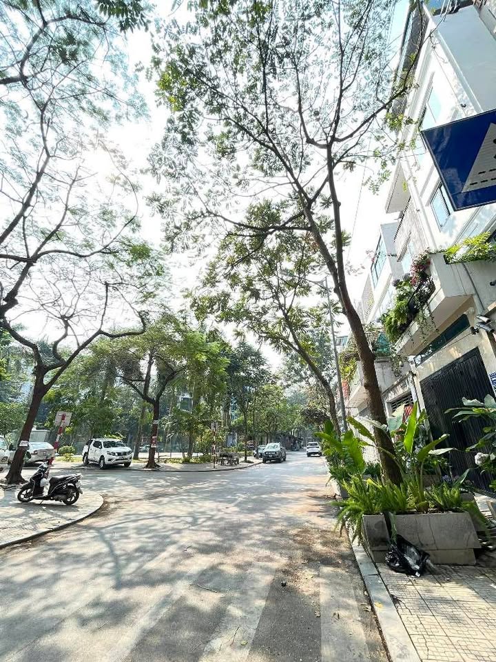 Đất phân lô KĐT Văn Phú 90m² giá 21 tỷ - Ô tô tránh, vỉa hè rộng!