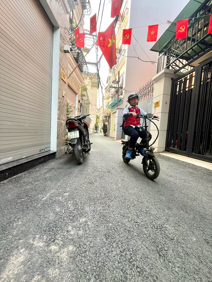 Nhà góc 35m² phố Bồ Đề, Long Biên giá 7 tỷ - Sổ đỏ chính chủ sang tên ngay!