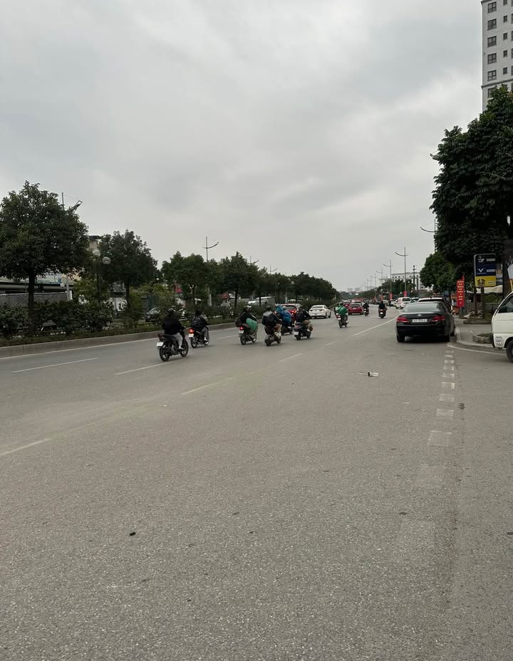 Nhà phố 5 tầng Dịch Vọng Hậu, Cầu Giấy 50m² giá chỉ 9.6 tỷ - Vị trí đắc địa, giao thông thuận tiện!