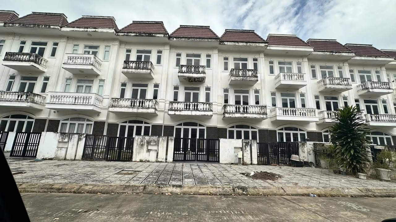 Nhà liền kề Chánh Mỹ Thủ Dầu Một 105m² giá 5.5 tỷ - Sổ hồng chính chủ, view sông Sài Gòn!