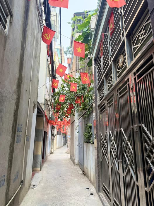 Nhà 4,5 tầng tại Gia Quất, Bồ Đề 34m² giá 6.8 tỷ - Gần công viên và trường học!