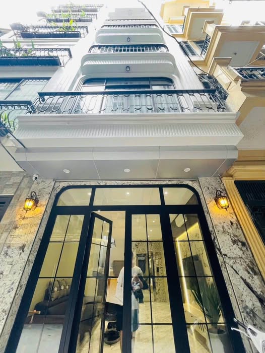 Nhà đẹp Ngọc Khánh, Ba Đình 37m² giá 21.7 tỷ - Ô tô ngủ trong nhà!