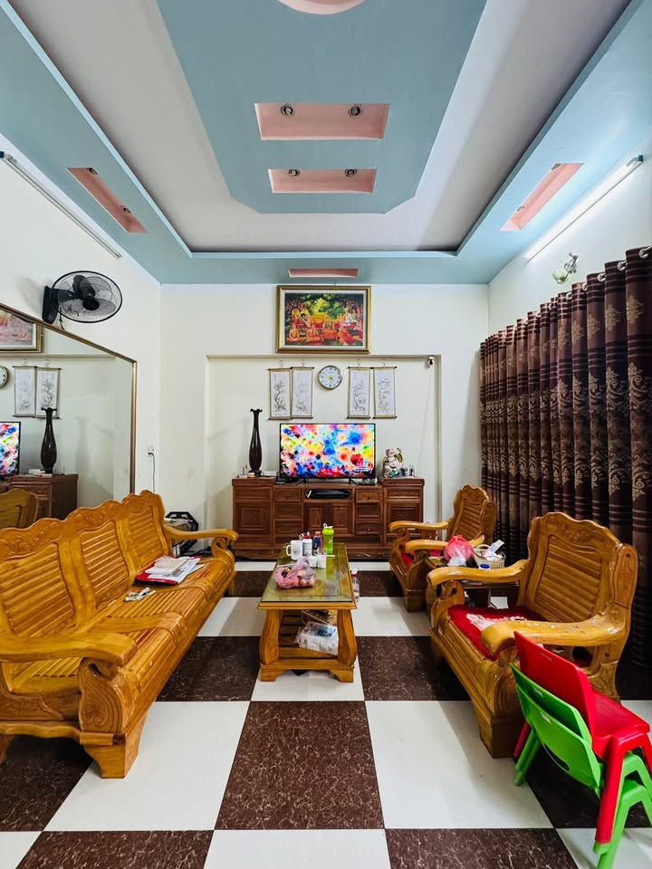 Nhà 3 tầng tại Phường Quyết Thắng, Sơn La - Diện tích 82m², giá 1.x tỷ - Chính chủ bán gấp!