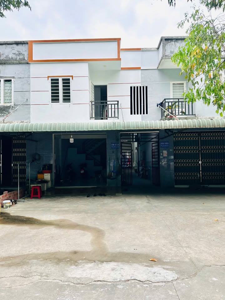 Dãy trọ G6 Đường D9 Bình Chánh 150m² giá 2 tỷ - Dòng tiền ổn định ngay lập tức!