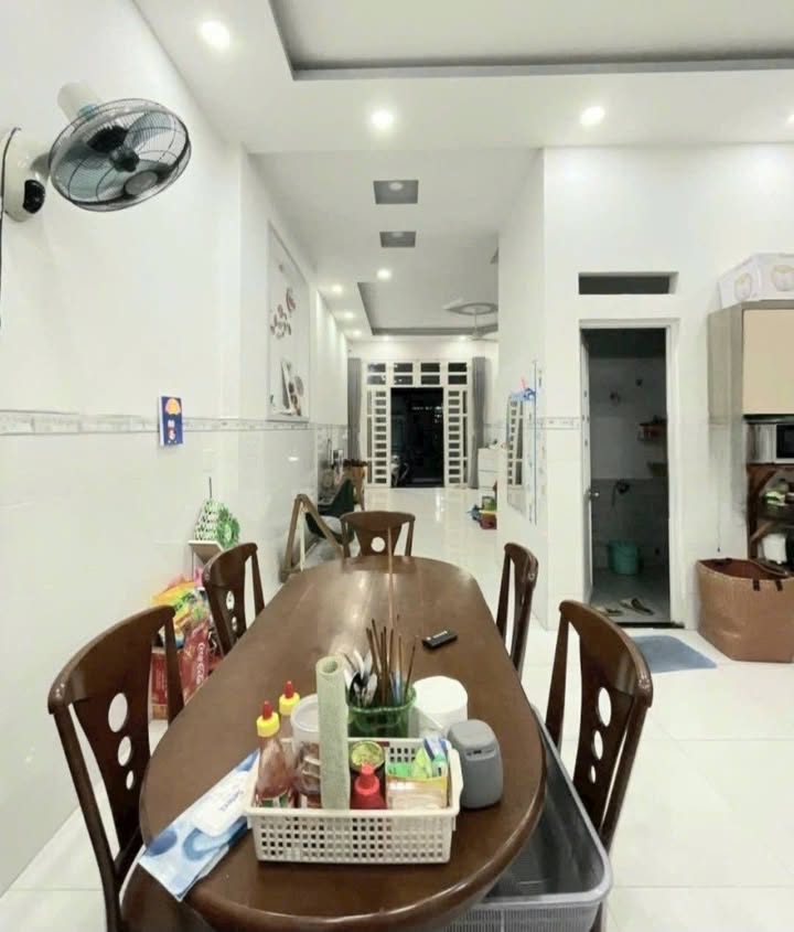 Nhà phố Nguyễn Văn Tạo 93m² giá 4.15 tỷ - Sổ hồng riêng, vào ở ngay!
