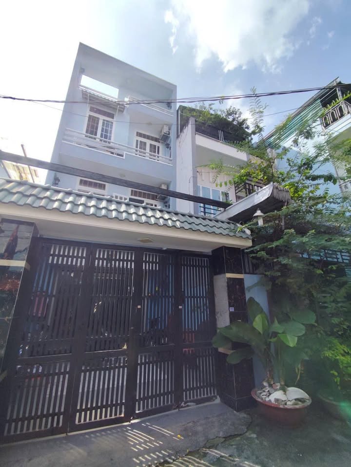 Nhà 3 tầng hẻm xe tải Tân Thới Nhất 100m² giá 7.5 tỷ - Sổ hồng hoàn công, chính chủ!