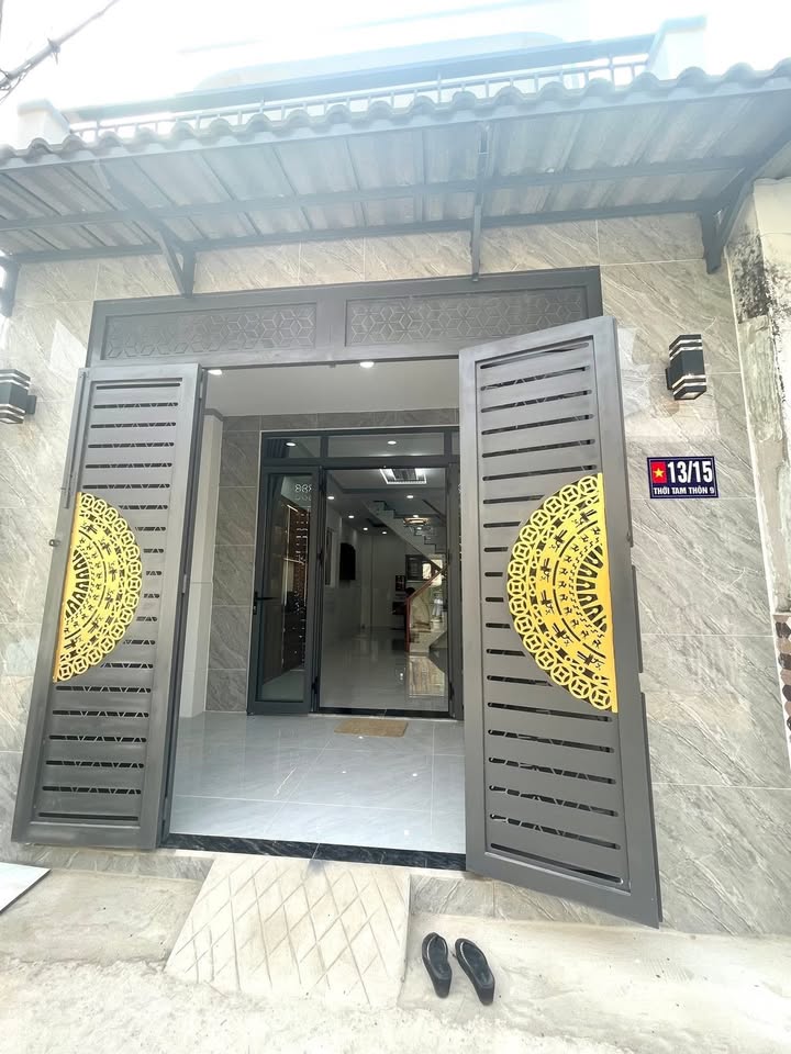 Nhà phố Xã Thới Tam Thôn, Hóc Môn 52m² giá 2.35 tỷ - Full nội thất, chỉ việc dọn vào ở!