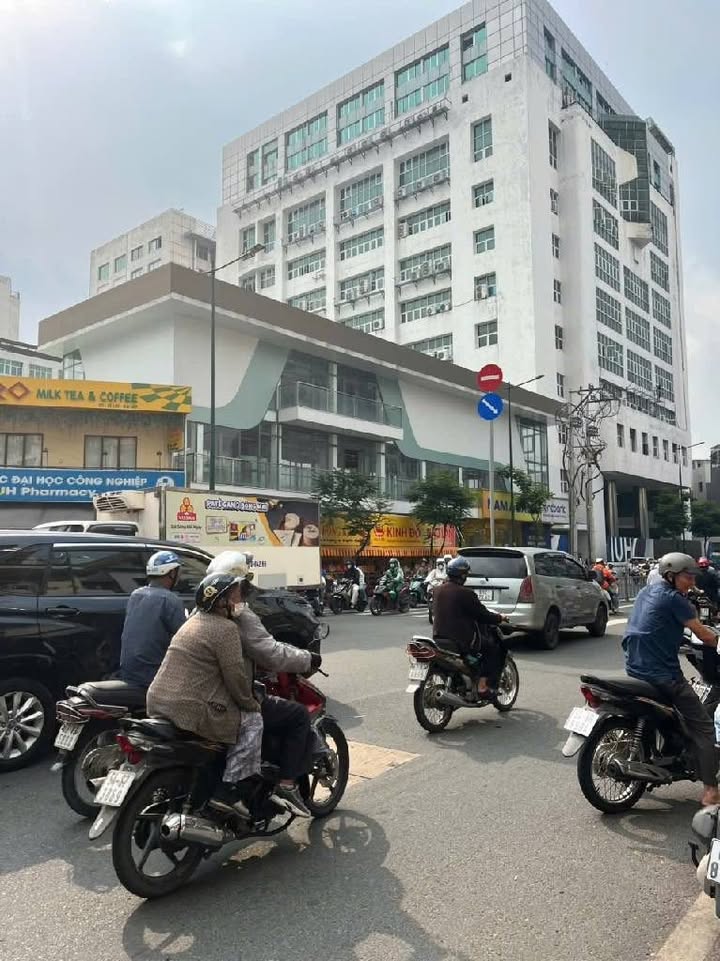 Nhà bán mặt tiền Phường 10 Quận Gò Vấp 102m² giá thỏa thuận - Đầu tư sinh lời ngay!