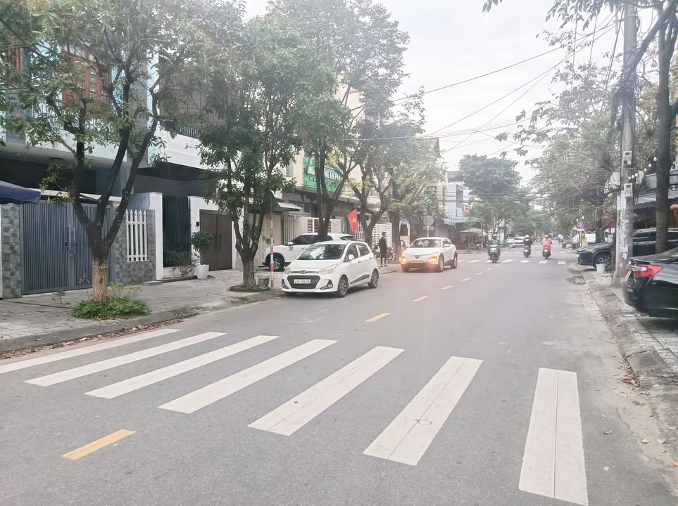 Nhà 4 tầng mặt đường Tố Hữu 100m² giá 11 tỷ - Kinh doanh sầm uất ngay trong tay!