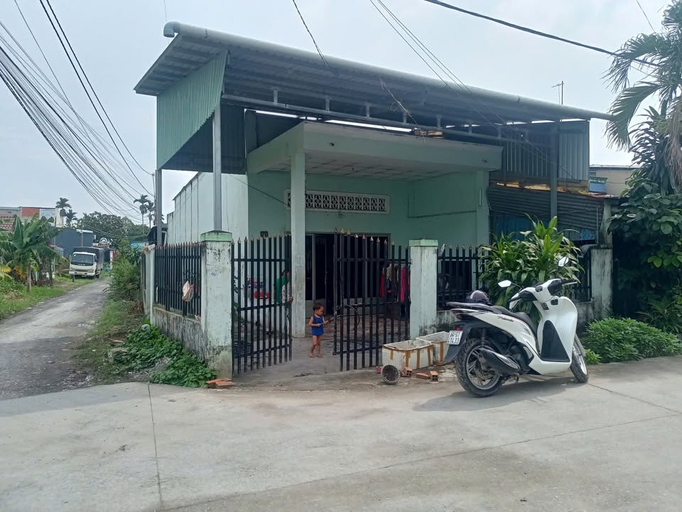 Nhà gốc 2 mặt tiền đường Kinh Doanh tại Đức Hòa, 132m² giá 1.95 tỷ - Đầu tư sinh lời ngay!