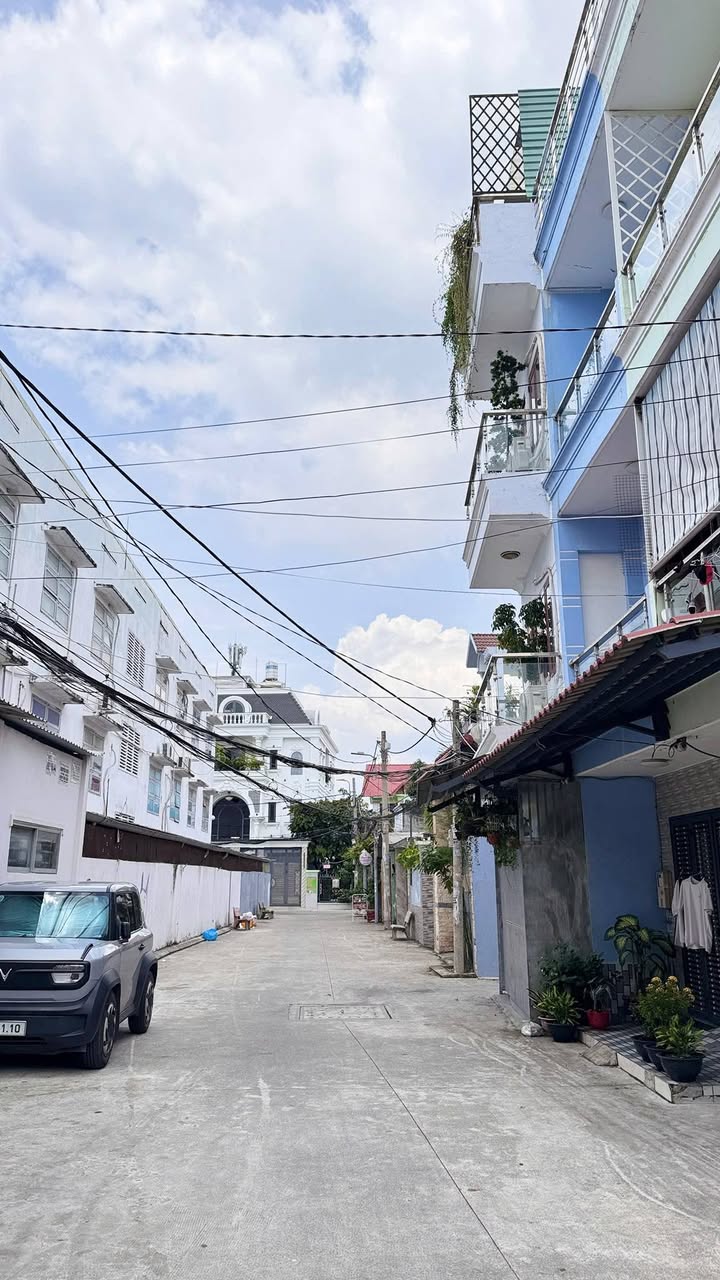 Nhà phố 3 tầng tại Nhà Bè 66m² giá 6.8 tỷ - Sẵn sàng đón chủ mới!