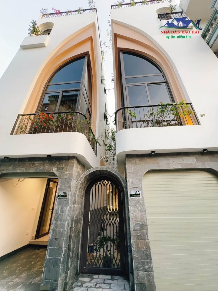 Nhà 4.5 tầng Thị trấn Tiền Hải 32m² giá 3,xx tỷ - Ô tô vào tận nơi!