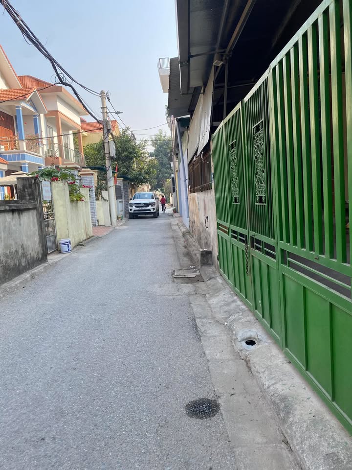 Đất nền phố Việt Hưng Long Biên 31m² giá 3 tỷ - Sổ đỏ chính chủ!