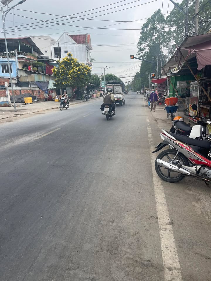 Nhà phố Vĩnh Long 159m² giá 2 tỷ - Sổ đỏ chính chủ, gần chợ!