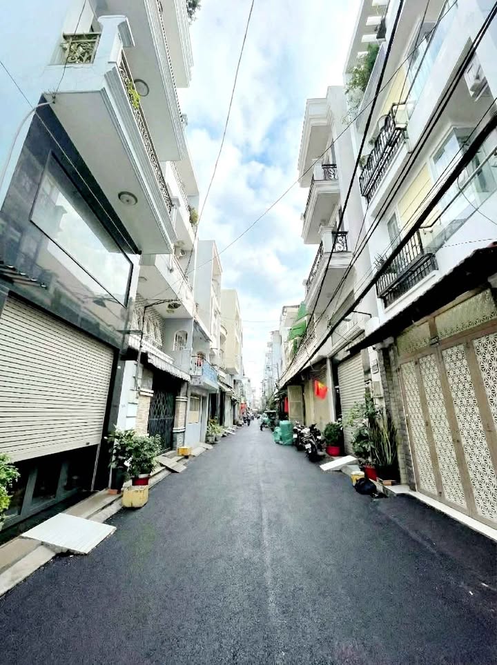 Nhà 2 tầng Đầm Sen 40m² giá 5 tỷ - Hẻm xe hơi thuận tiện